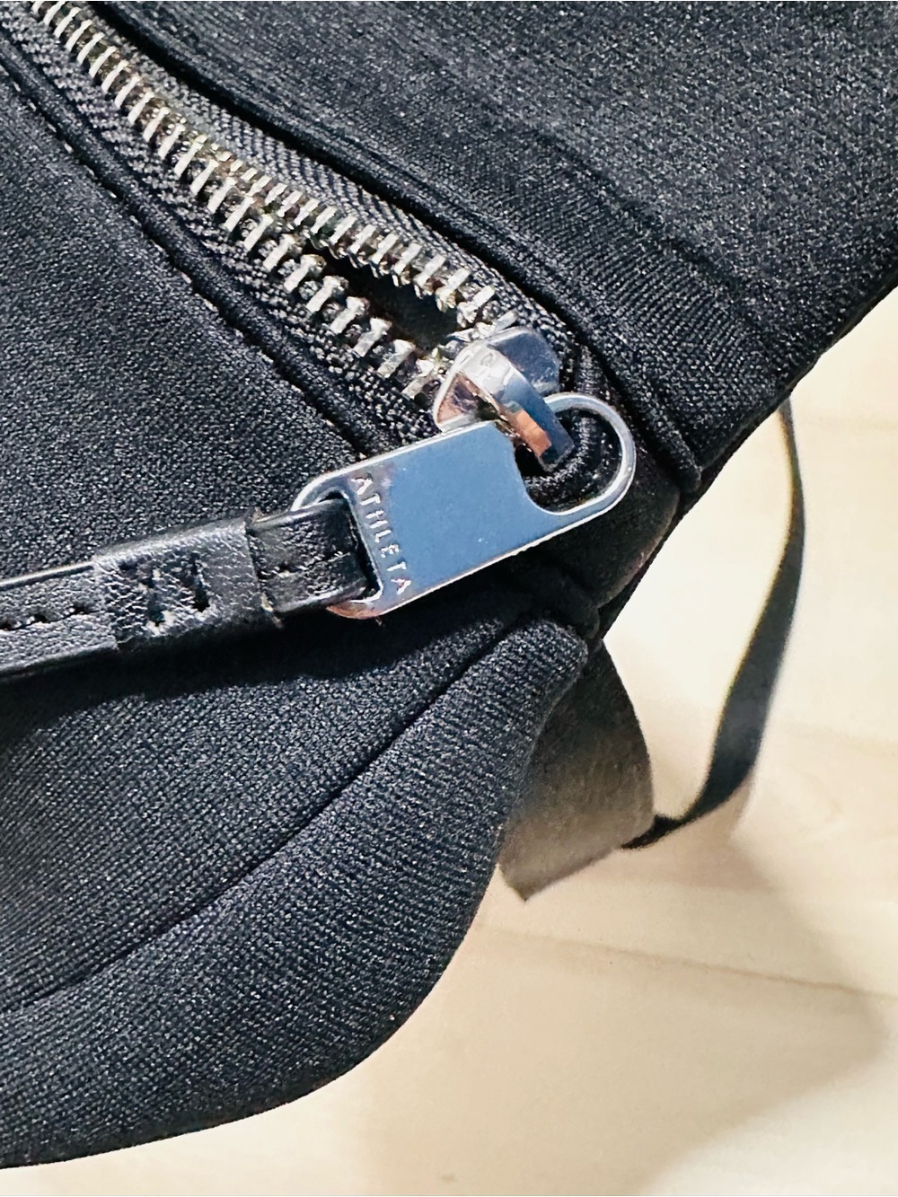 Athleta Revive Convertible Crossbody Waistbag Commuting work NO strap handles - Picture 9 of 15